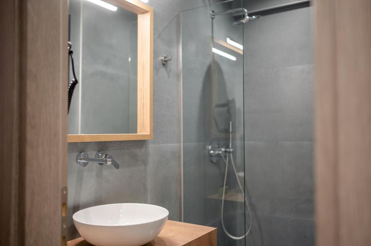 Blue Wave Luxury Suites Nea Iraklitsa 外观 照片
