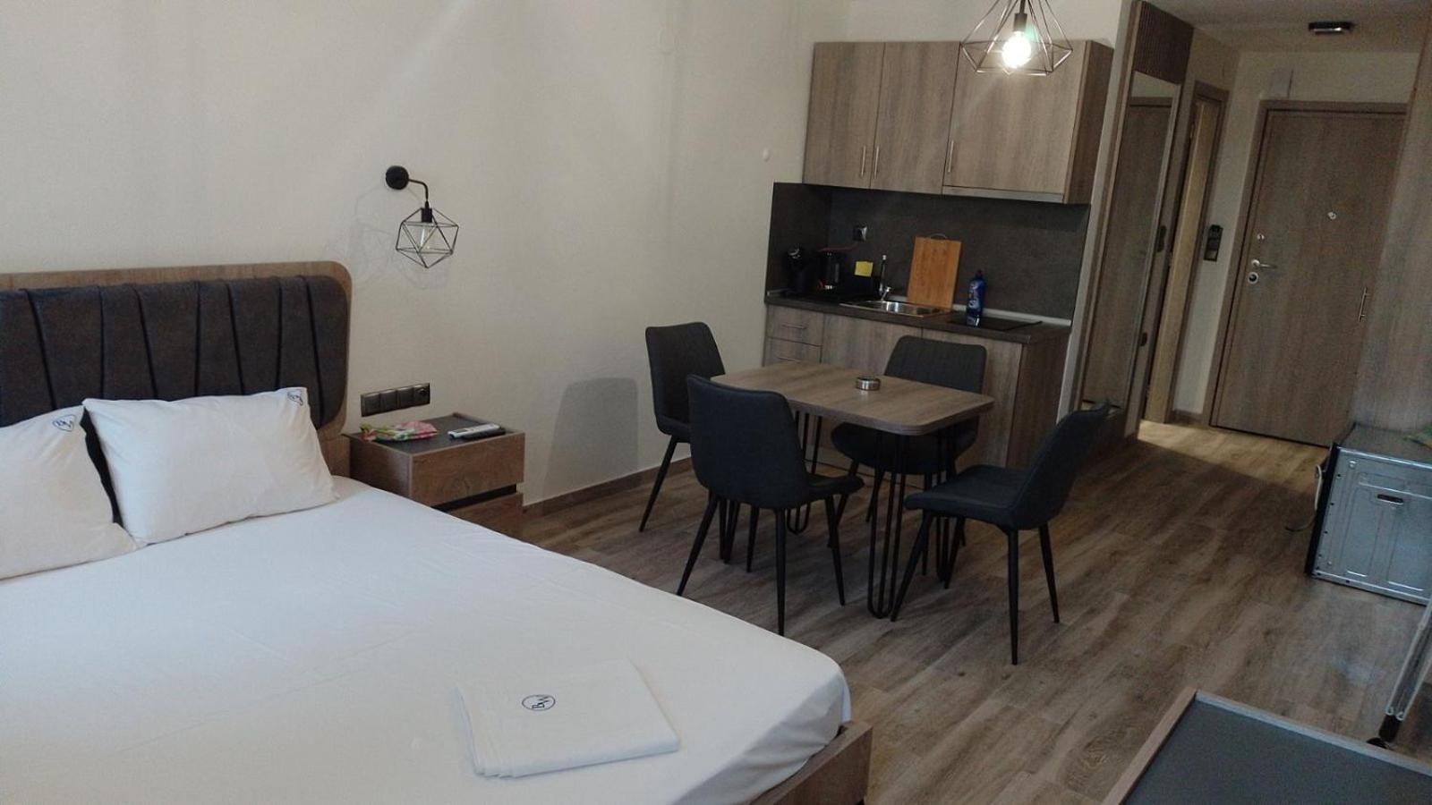Blue Wave Luxury Suites Nea Iraklitsa 客房 照片