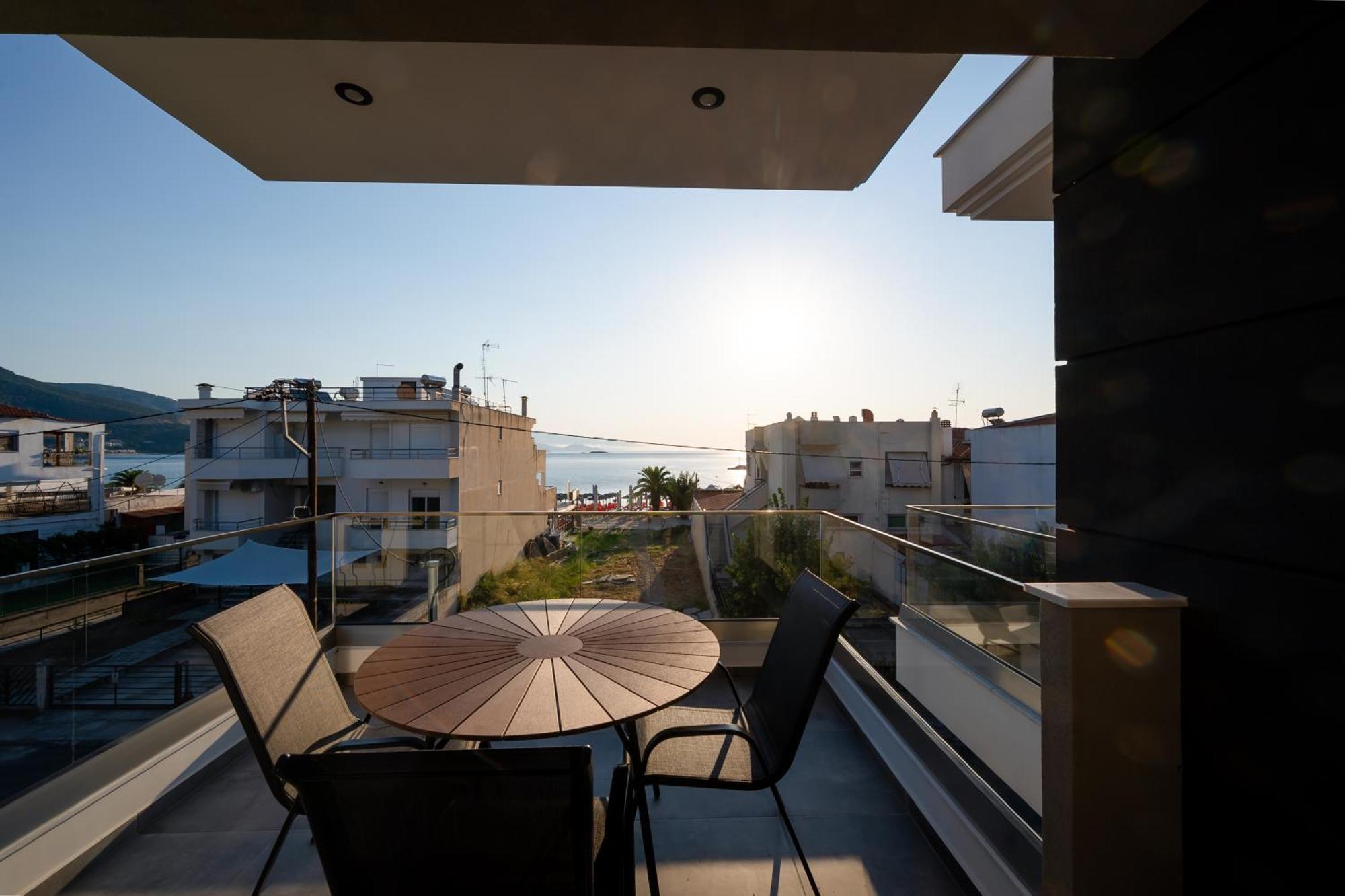 Blue Wave Luxury Suites Nea Iraklitsa 客房 照片